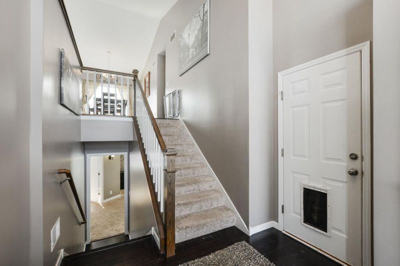8577 Woodridge Trl, Chisago City, MN 55013