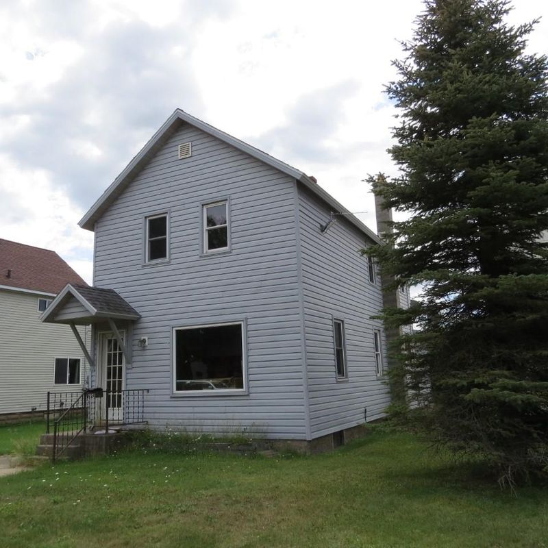924 E Sheridan St, Ely, MN 55731