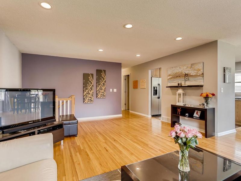 1633 Lamplight Dr, Woodbury, MN 55125