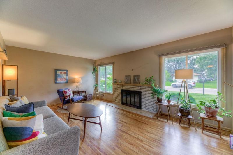 10001 Girard Ave S, Bloomington, MN 55431