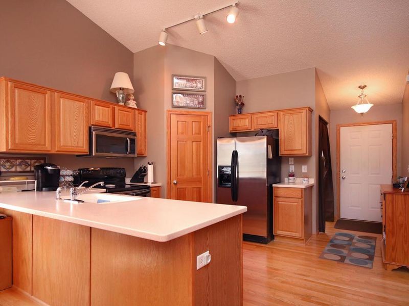 4245 Jarmann Ln, Shakopee, MN 55379