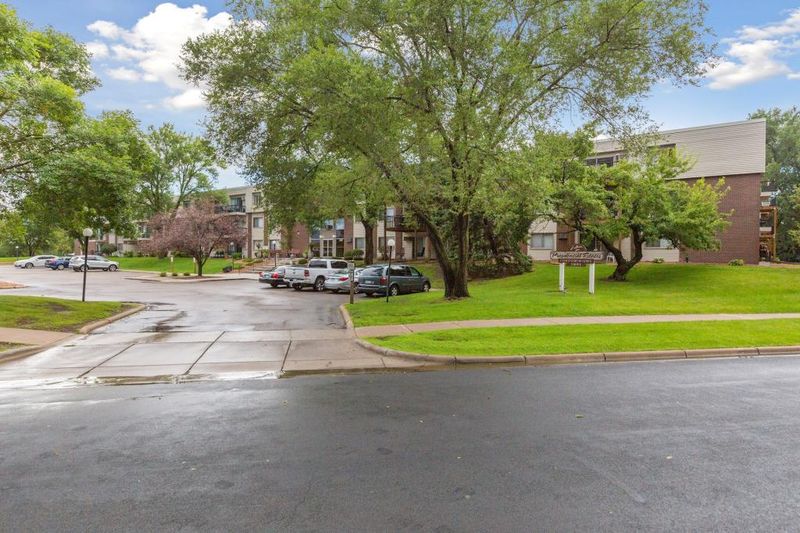 2801 Flag Ave N #317, New Hope, MN 55427