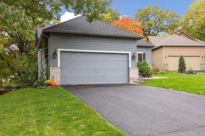 2258 Woodhill Ct, Eagan, MN 55122