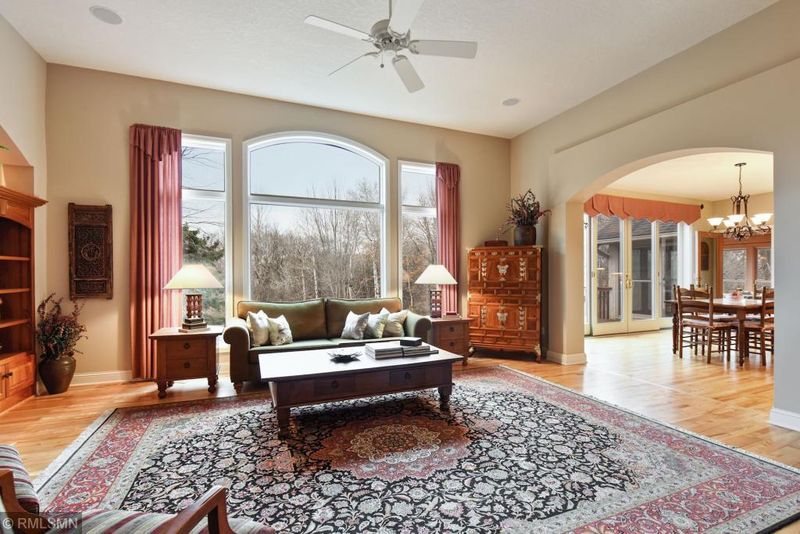 80 Wedgewood Dr, Mahtomedi, MN 55115
