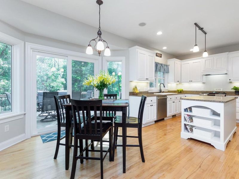6565 S Saunders Lake Dr, Minnetrista, MN 55364