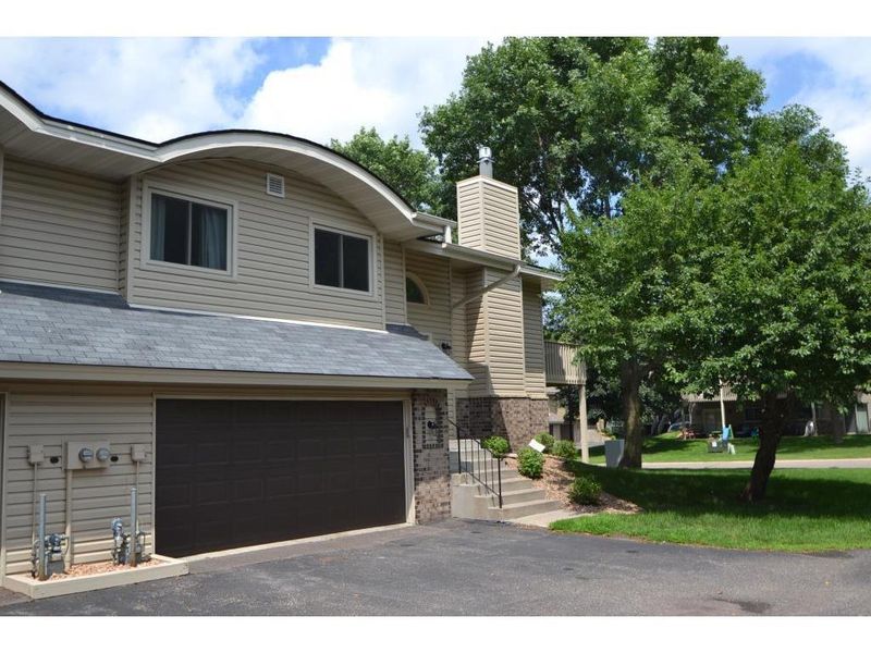 6893 Sherwood Rd, Woodbury, MN 55125