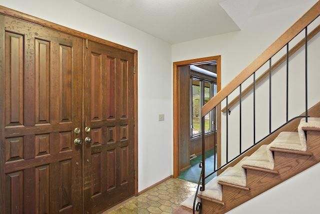 9972 Dakota Cir, Bloomington, MN 55438
