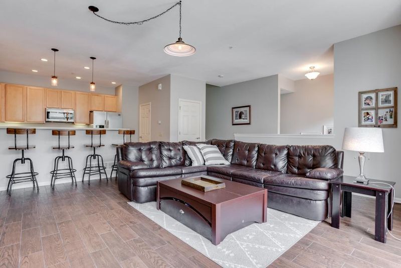 8107 Oakview Dr N #9E, Maple Grove, MN 55369