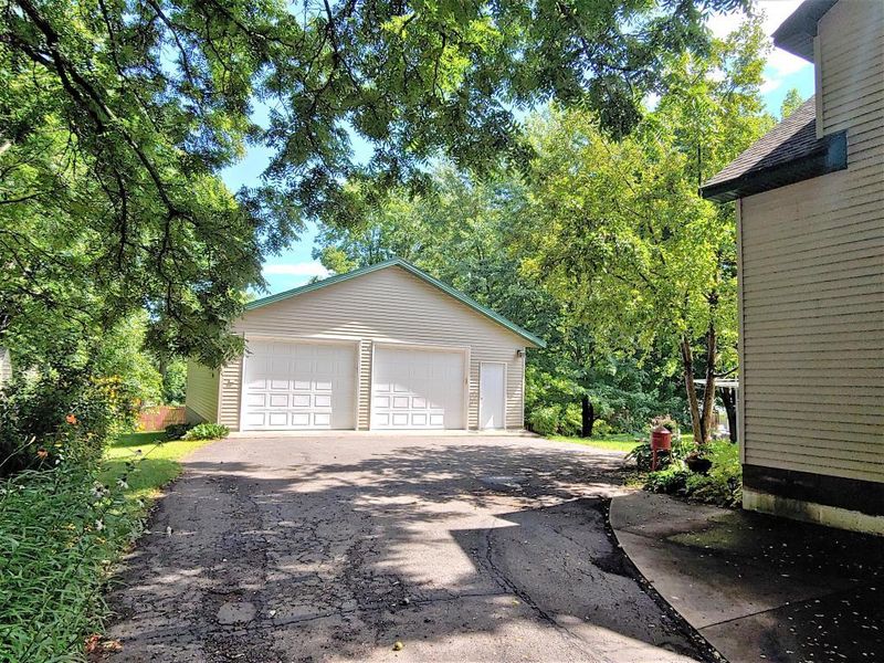 325 Cherry Ave N, Annandale, MN 55302
