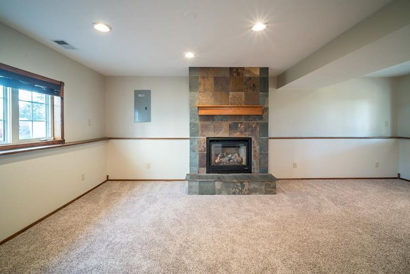 9954 77th St S, Cottage Grove, MN 55016