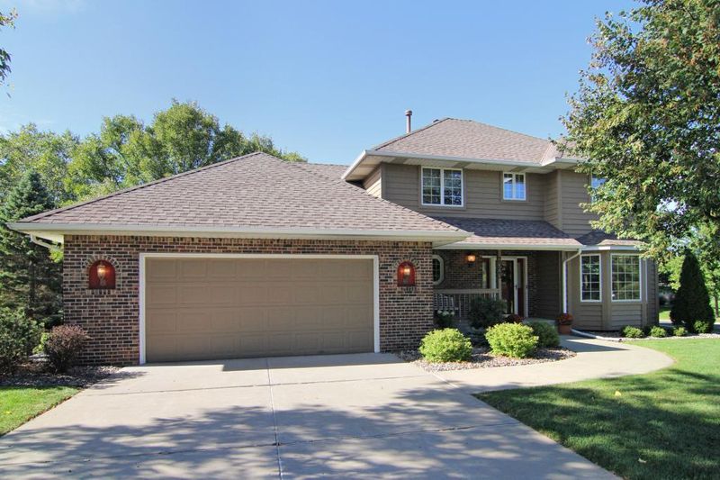 2323 Field Stone Dr, Mendota Heights, MN 55120