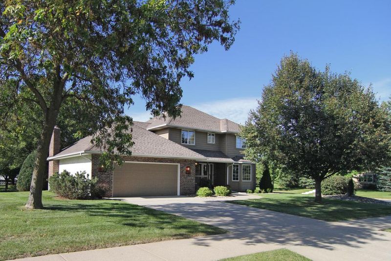 2323 Field Stone Dr, Mendota Heights, MN 55120