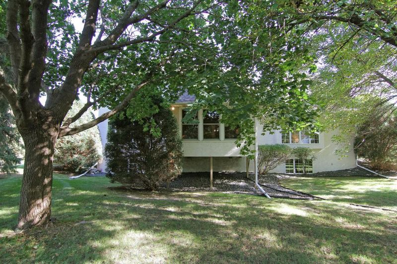 2323 Field Stone Dr, Mendota Heights, MN 55120