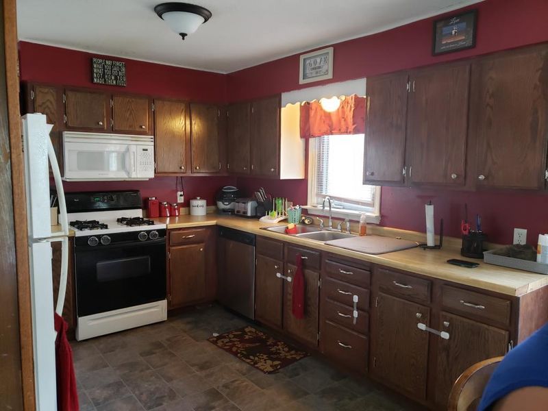 206 11th St NW, Austin, MN 55912