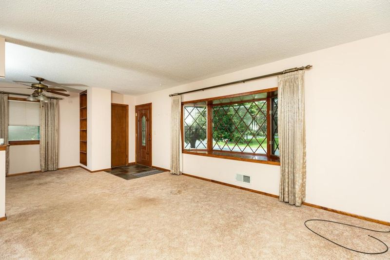 6825 71st Ave N, Brooklyn Park, MN 55428