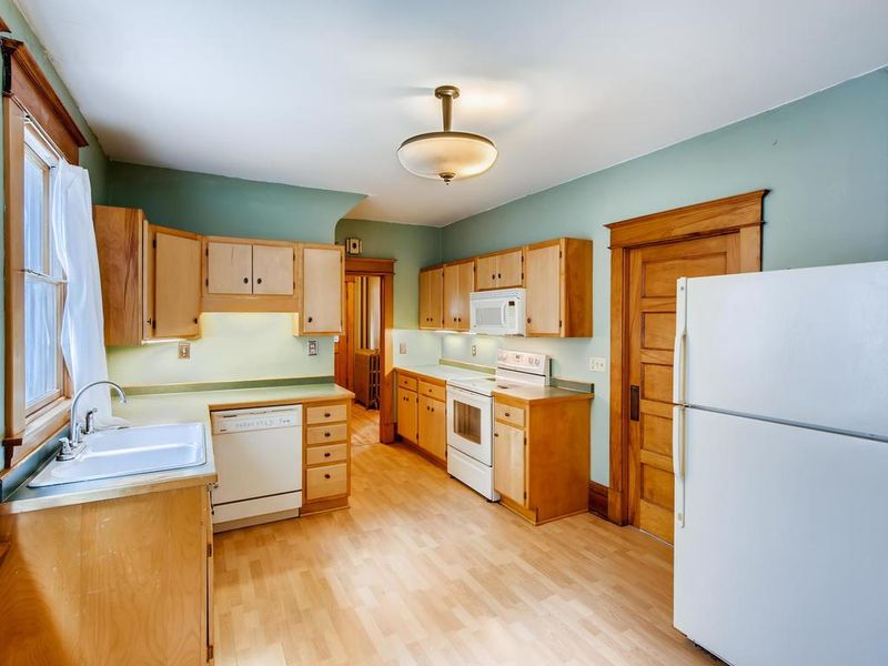 956 Charles Ave, Saint Paul, MN 55104