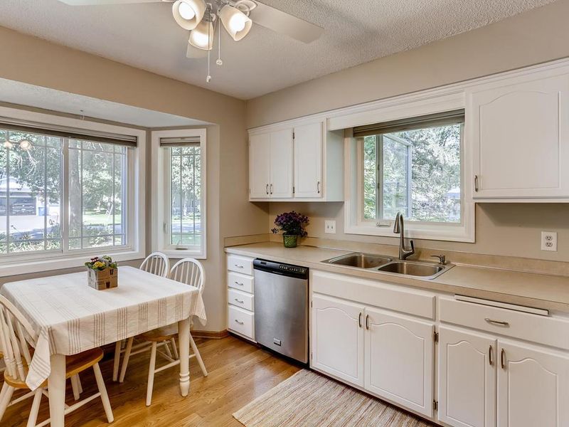 1784 Steven Ln, Hugo, MN 55038