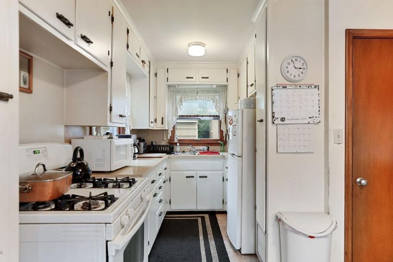 664 Hall Ave, Saint Paul, MN 55107