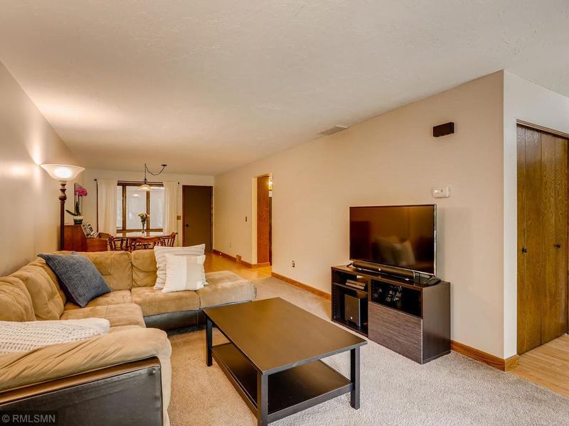 407 11th Ave E, Shakopee, MN 55379