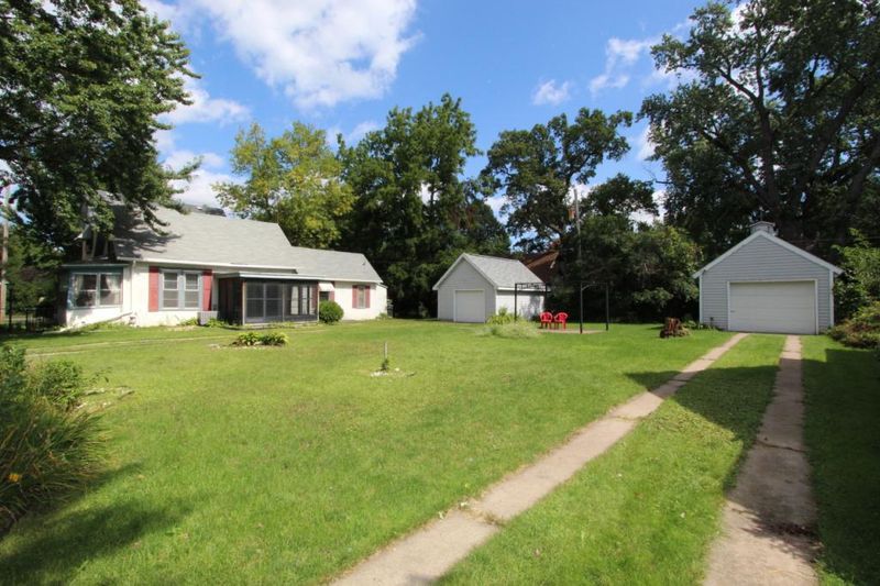 1038 Oxford St N, Saint Paul, MN 55103