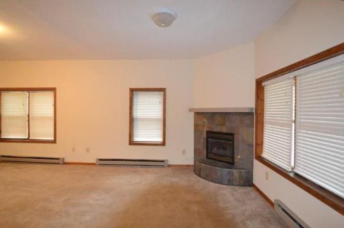 621 W 1st St, Chaska, MN 55318