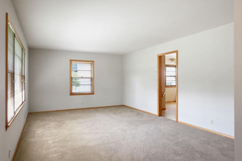 4616 W 111th St, Bloomington, MN 55437