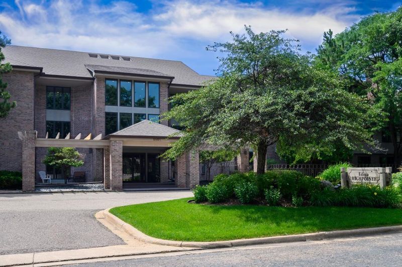 5501 Village Dr #302, Edina, MN 55439