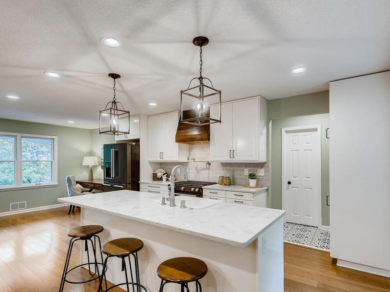 5041 Woodgate Ct, Minnetonka, MN 55345