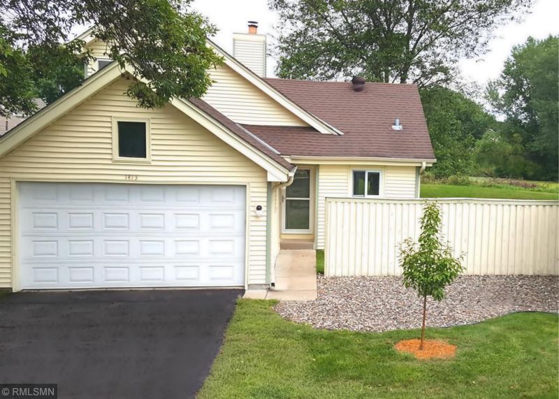 1413 Granada Trl N, Oakdale, MN 55128