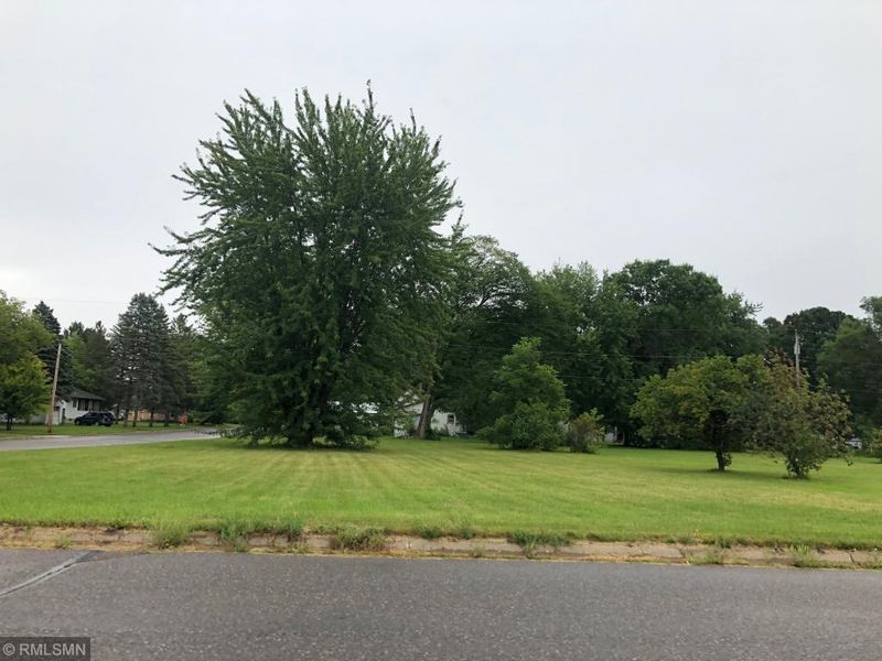 301 12th St SW, Little Falls, MN 56345