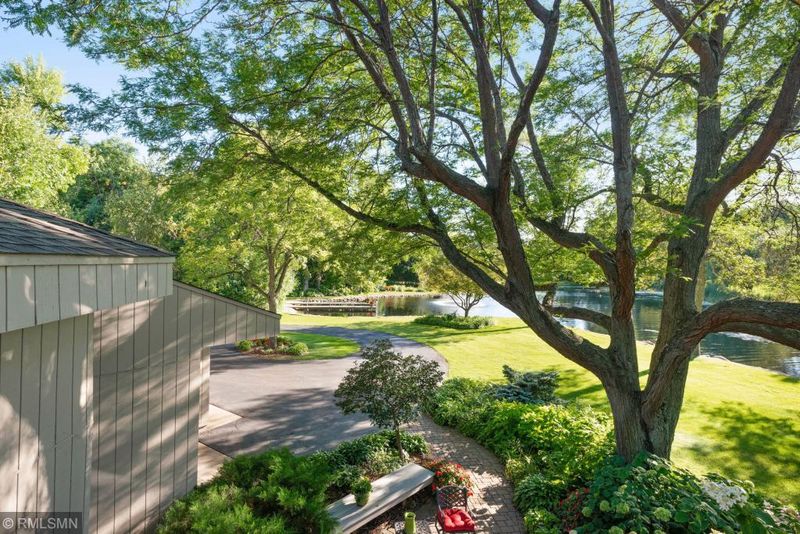 27150 Edgewood Rd, Excelsior, MN 55331