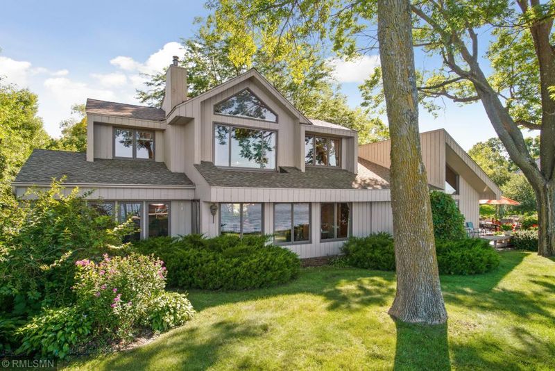 27150 Edgewood Rd, Excelsior, MN 55331