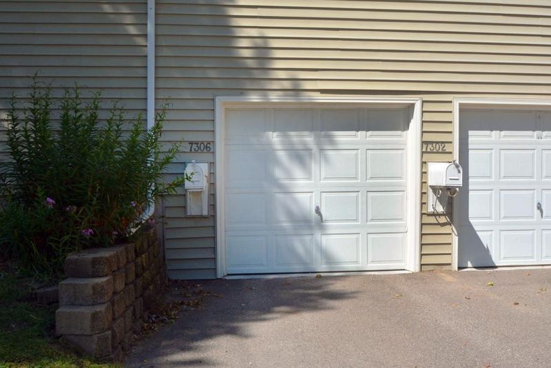 7306 Landau Dr, Bloomington, MN 55438