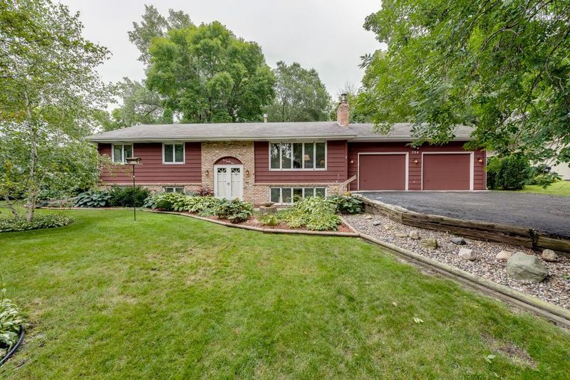 394 E Horseshoe Dr, Shoreview, MN 55126
