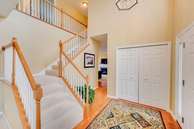 2437 Golf Dr, Woodbury, MN 55129