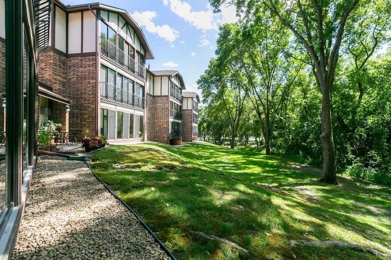 7200 Cahill Rd #107, Edina, MN 55439