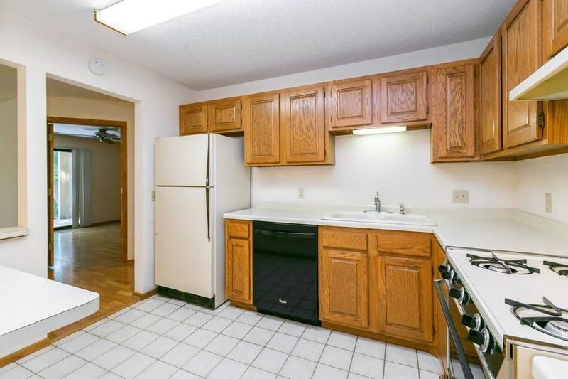 7200 Cahill Rd #107, Edina, MN 55439