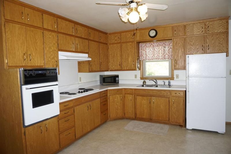 419 1st St SE, Avon, MN 56310