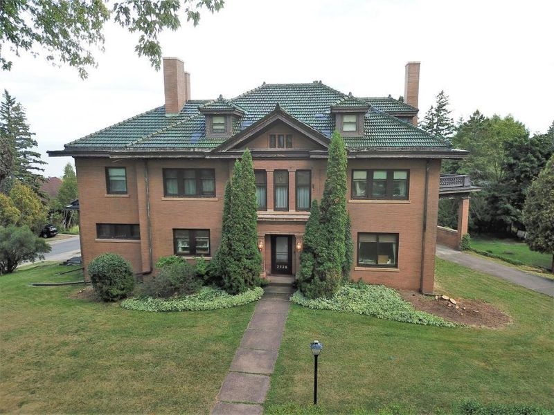 2526 E 2nd St, Duluth, MN 55812