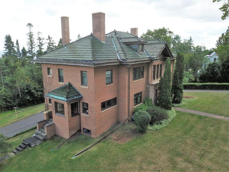 2526 E 2nd St, Duluth, MN 55812