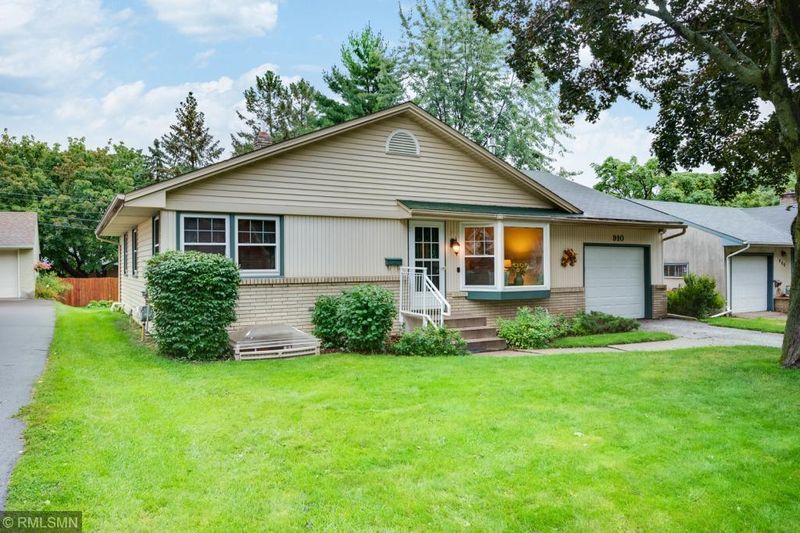 910 Logan Ln, South Saint Paul, MN 55075