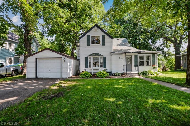 307 W River St, Monticello, MN 55362