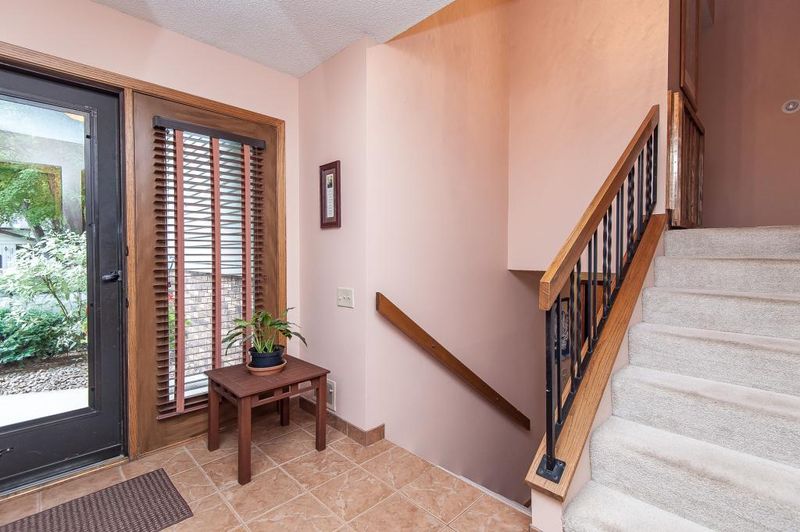 931 33rd St NW, Rochester, MN 55901