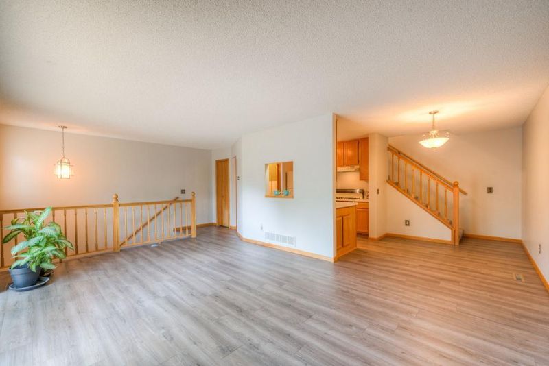 14255 Hibiscus Ct, Apple Valley, MN 55124