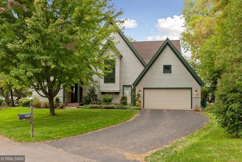 1405 Rest Point Rd, Mound, MN 55364