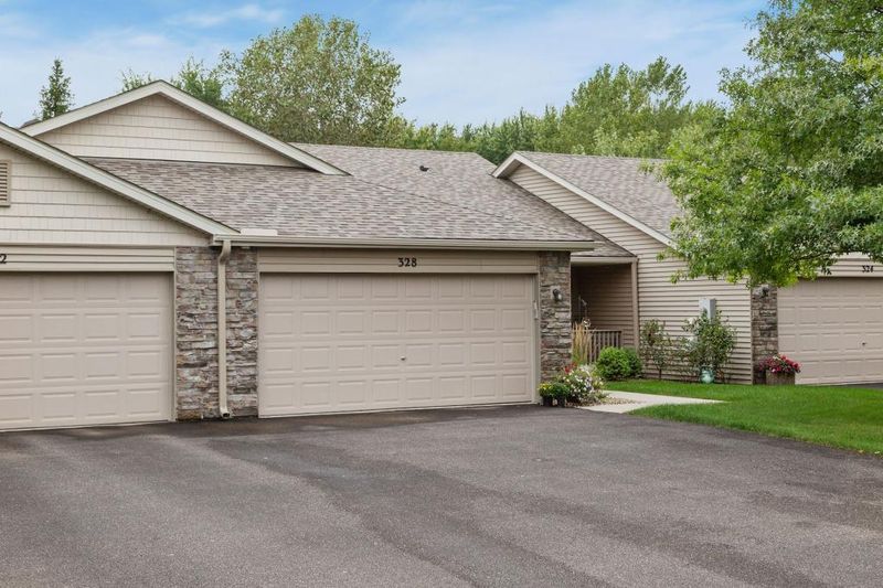 328 Arrowhead Dr, Lino Lakes, MN 55014