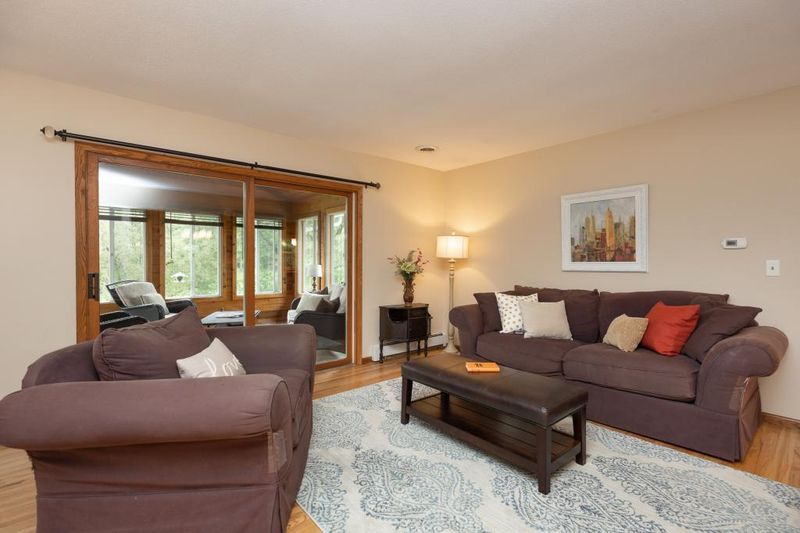 205 Ridgeview Dr, Apple Valley, MN 55124