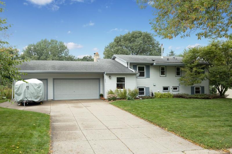 205 Ridgeview Dr, Apple Valley, MN 55124