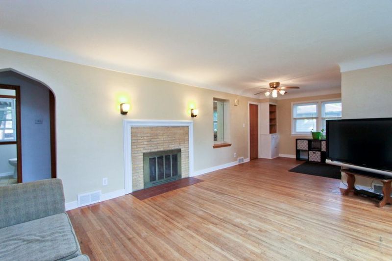 4429 Otter Lake Rd, White Bear Lake, MN 55110