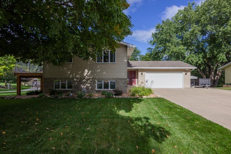 862 Westwood Dr, Faribault, MN 55021